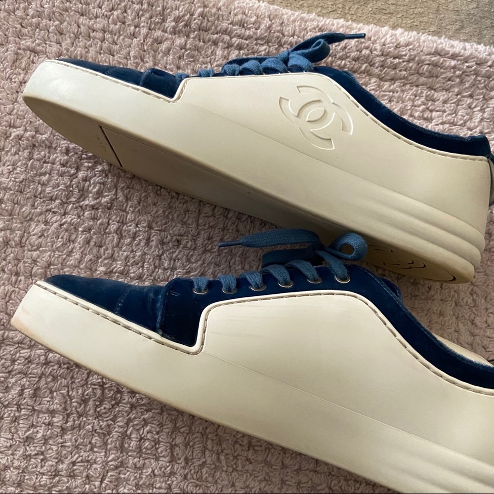 Auth Chanel Logo Velvet Metiers D’Art 17a Sneaker - Picture 6 of 8